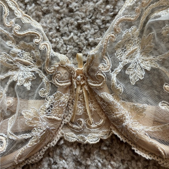 Vintage Valentino Intimo Elegant Lace Sheer Bra | 34C | feminine - Picture 2 of 7